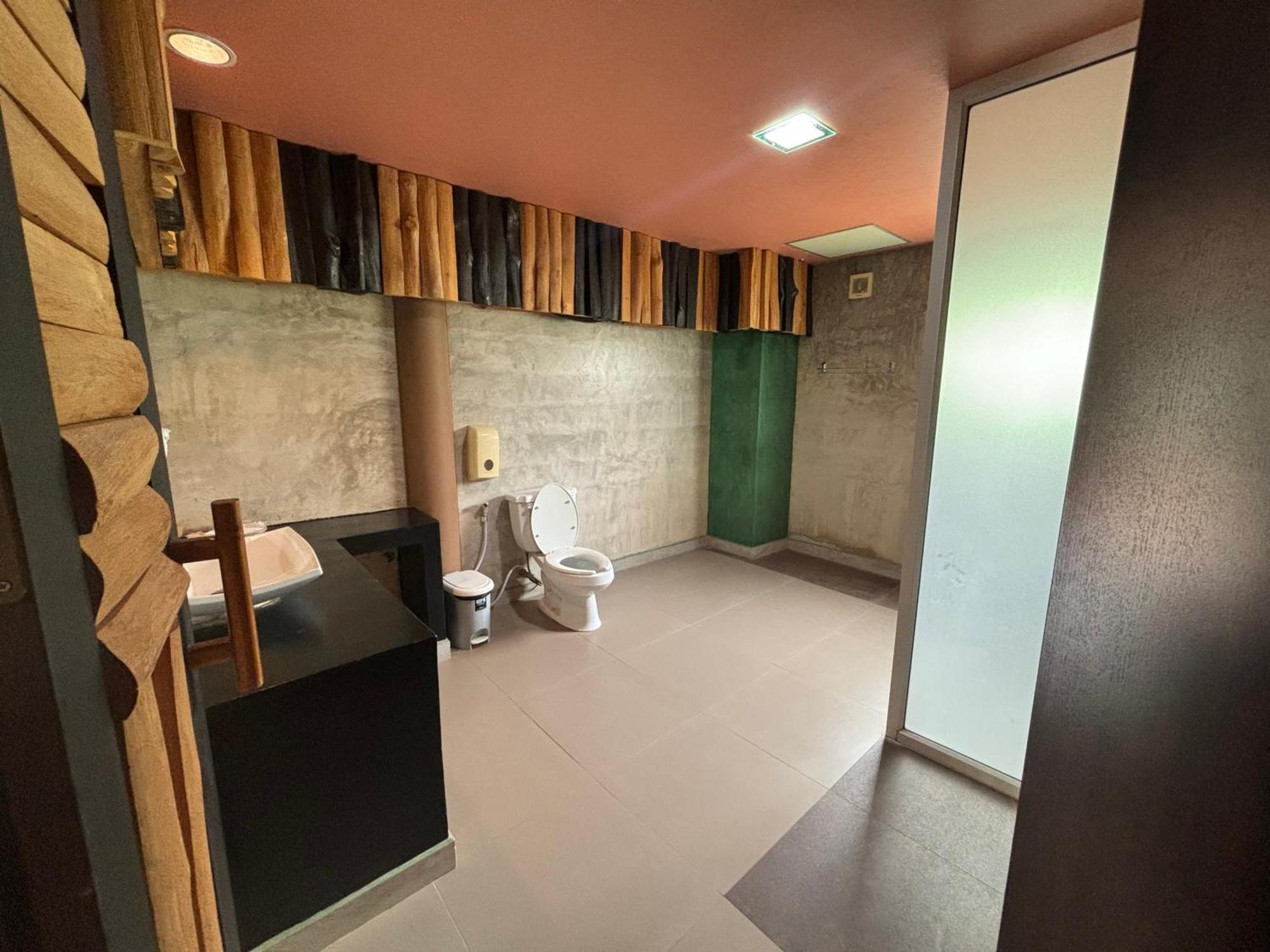 Revolution Kanchanaburi Adventure Hq Ban Chuk Kum Exterior foto