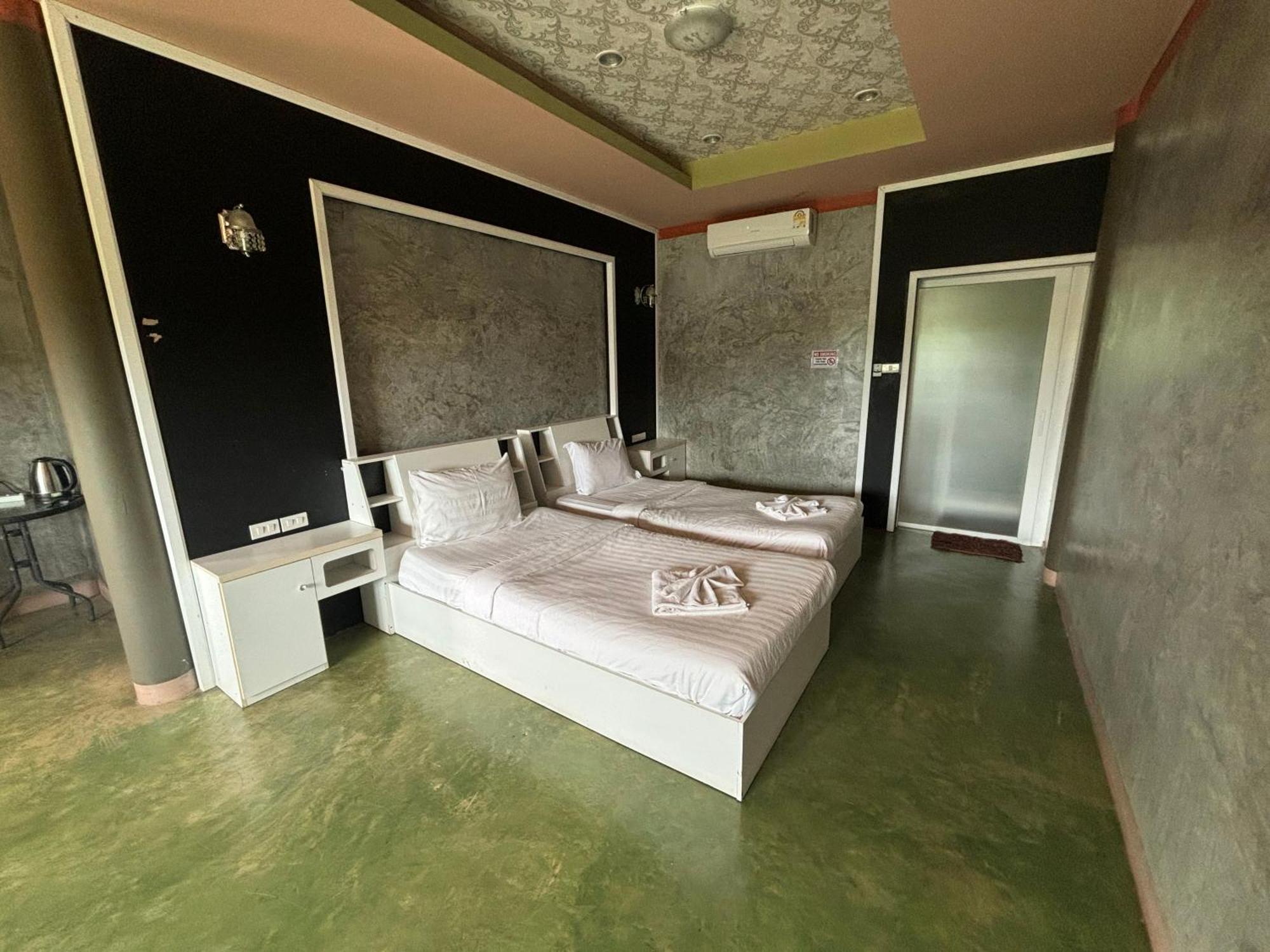 Revolution Kanchanaburi Adventure Hq Ban Chuk Kum Exterior foto