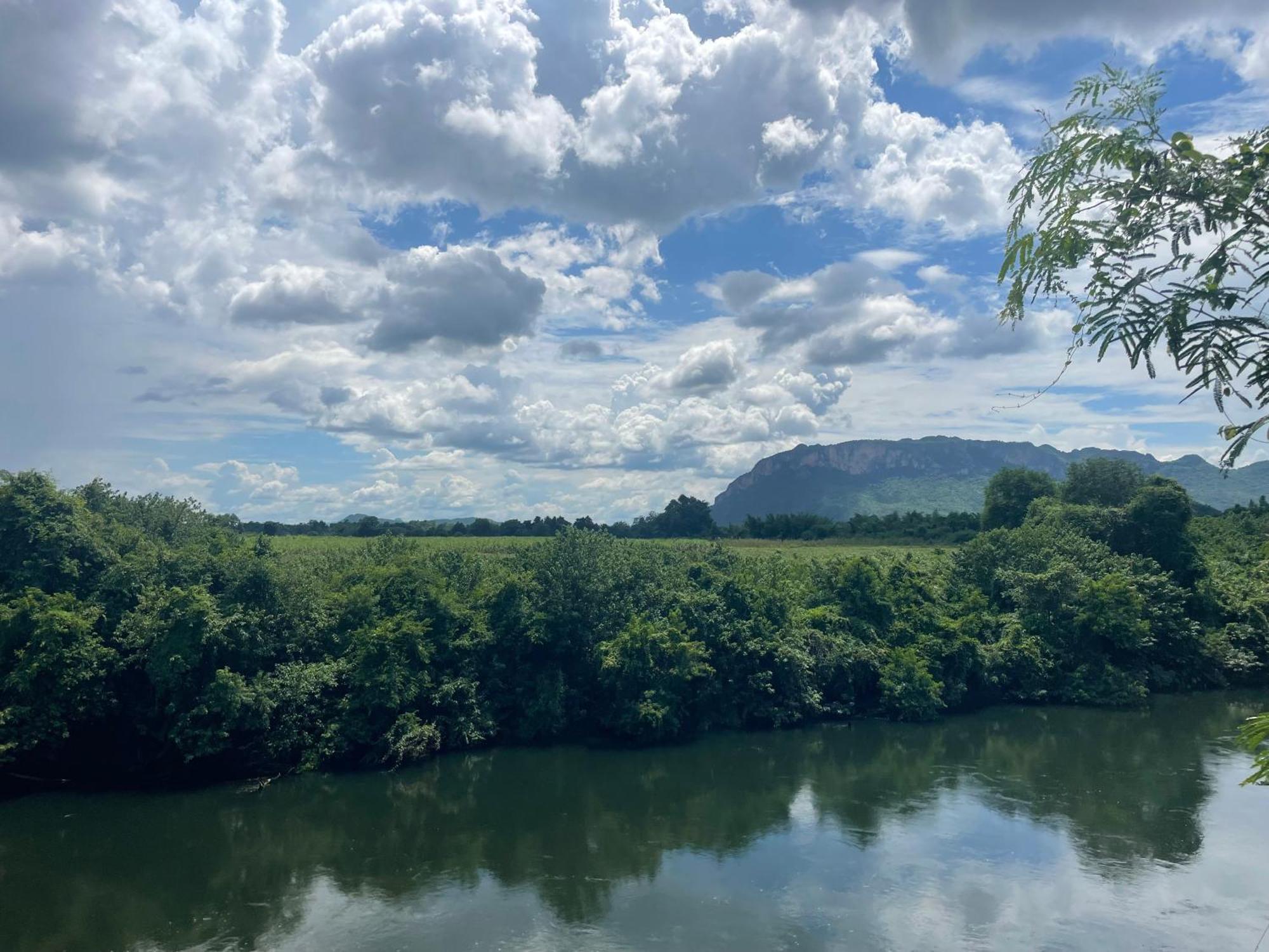 Revolution Kanchanaburi Adventure Hq Ban Chuk Kum Exterior foto
