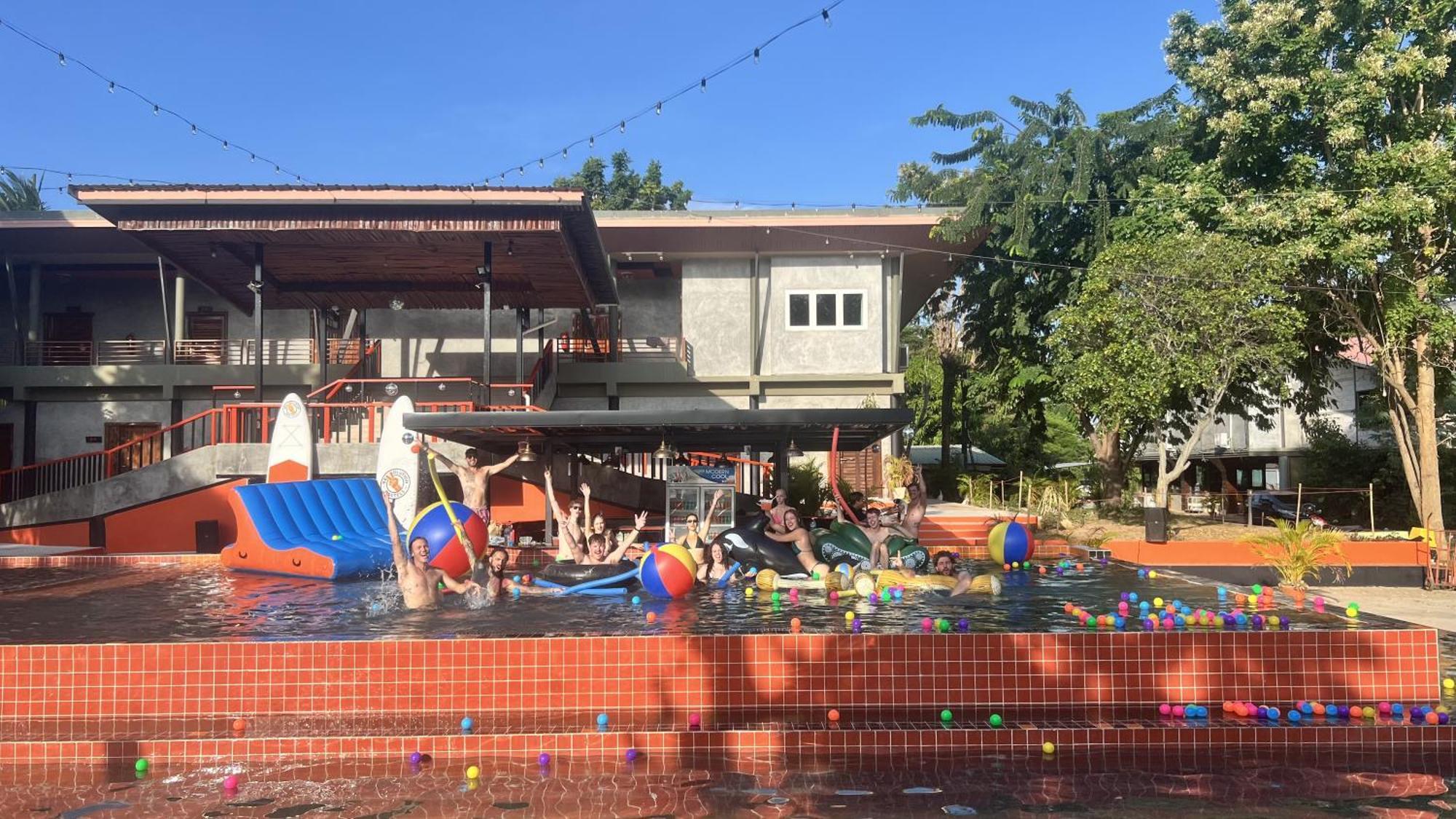 Revolution Kanchanaburi Adventure Hq Ban Chuk Kum Exterior foto