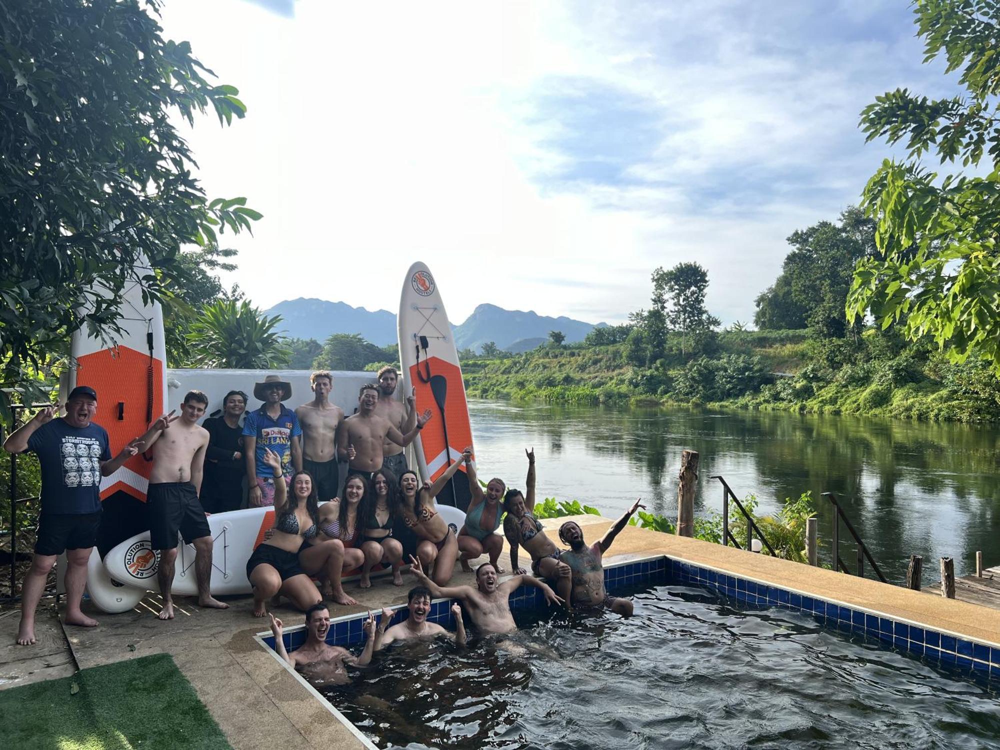 Revolution Kanchanaburi Adventure Hq Ban Chuk Kum Exterior foto